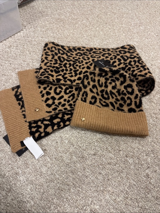 kate spade Accessories - BNWT Kate Spade Leopard Print Knit Beanie and Scarf Set
